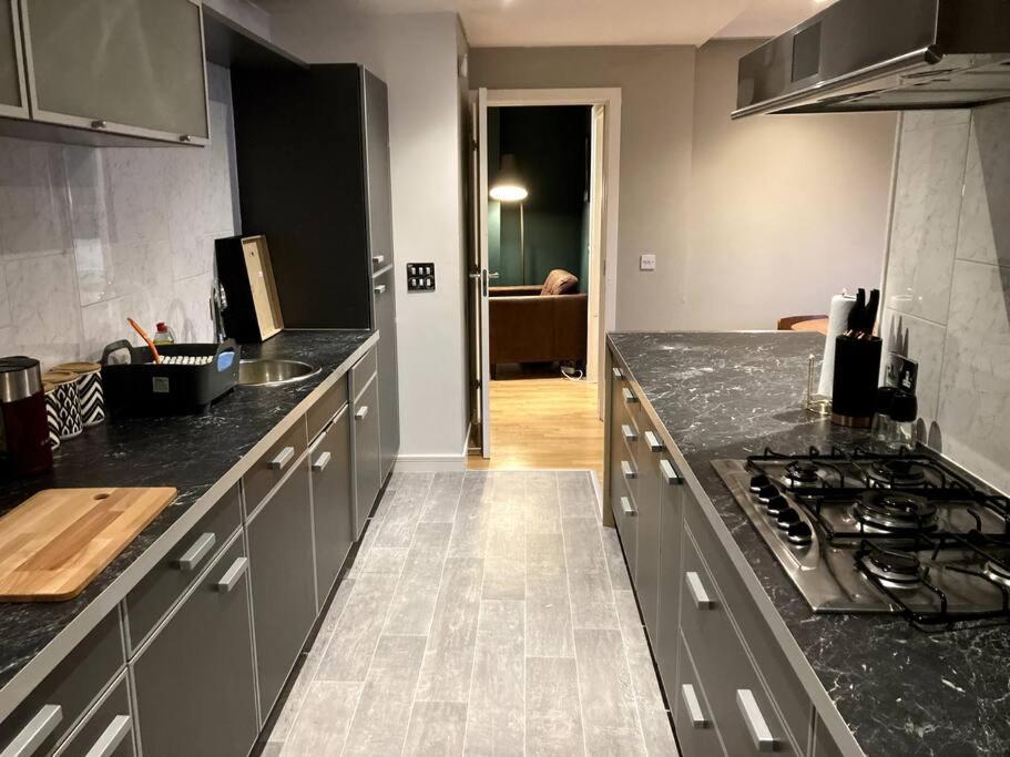 شقة غلاسغو  في Stylish 2 Bed Accessible Flat Perfect Location المظهر الخارجي الصورة